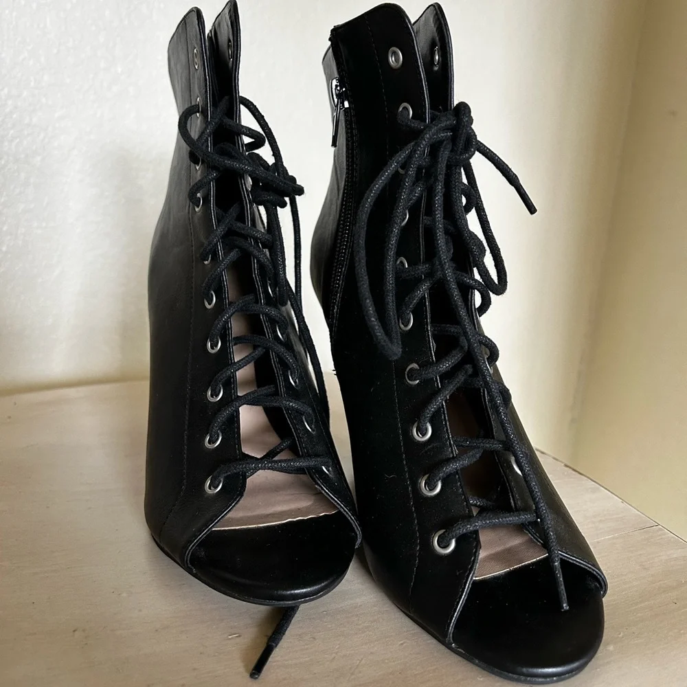 Color black - Picture 3 of 4